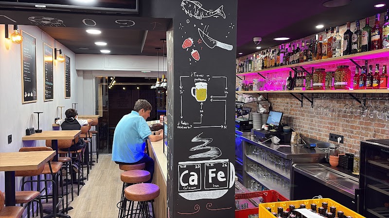 Distrito 16, bares y pubs en Cerdanyola del Vallès